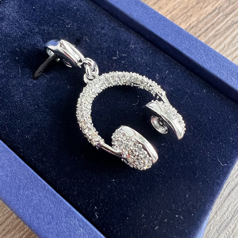 Swarovski head phones charm